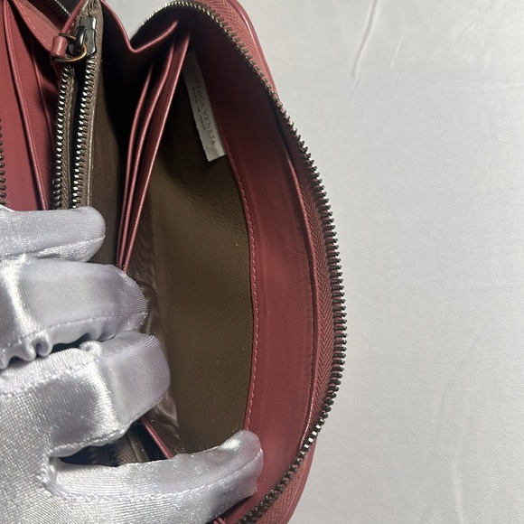 Authentic Bottega Veneta Pink Full inclusion Zip Wallet with box & dust bag. - Picture 9 of 16